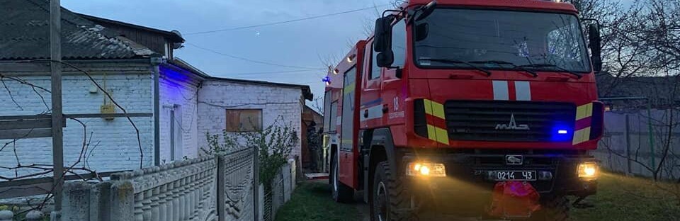 У Здолбунові сталася пожежа: спалахнув будинок, де мешкають три сім’ї 