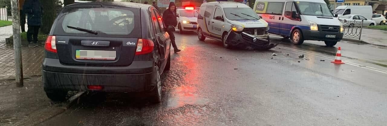 У Рівному в ДТП потрапило службове авто поліції