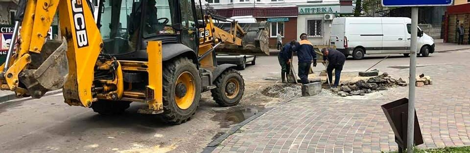 У Костополі на одній із вулиць провалився асфальт