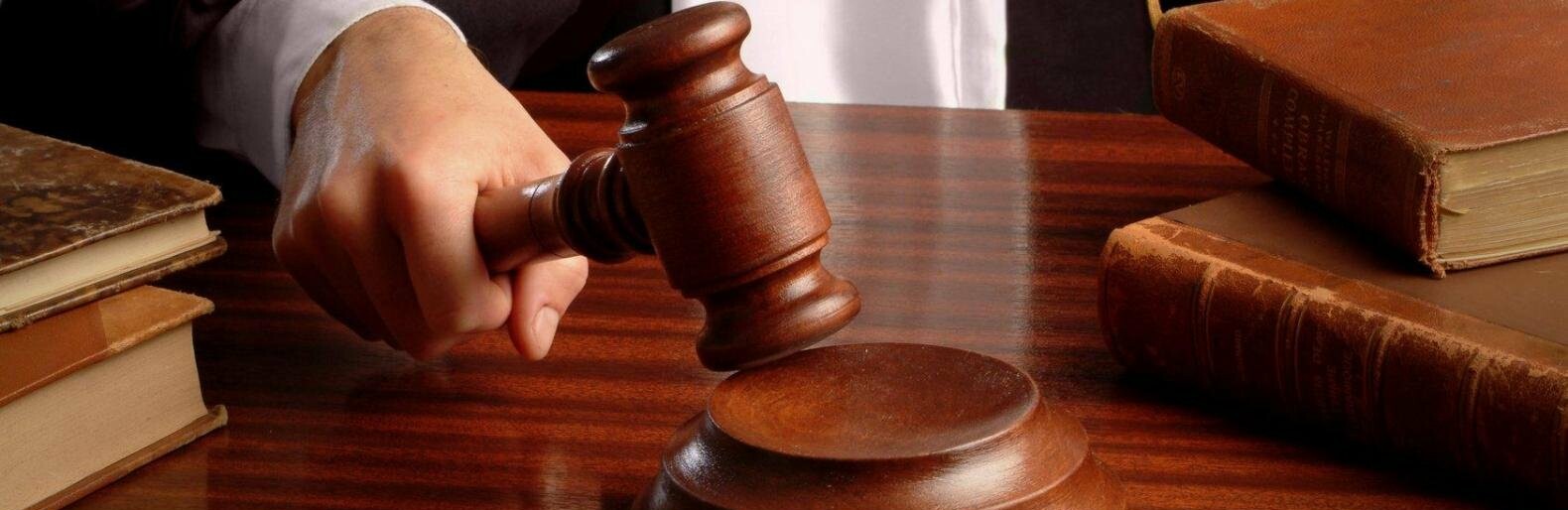 Суд визнав рівненського митника винним