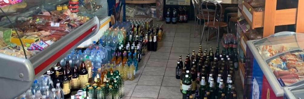 Понад 400 пляшок алкогольних напоїв вилучили поліцейські у Рівненському районі