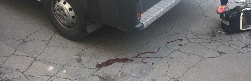Викинувся сам: подробиці інциденту із чоловіком, який випав з 7 поверху на карету 