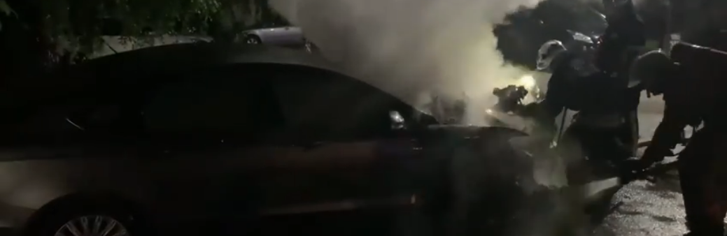Уночі в Рівному палала автівка  