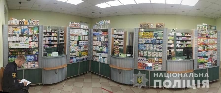 У Рівному поліцейські оперативно затримали одного із нападників за розбій на провізорку