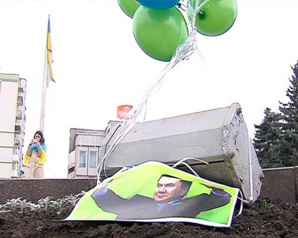 янык в космосе1