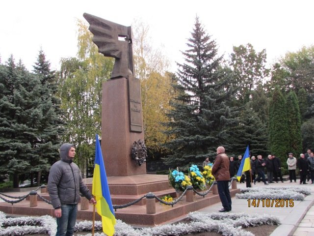 Захисників України усіх століть сьогодні вшановували у Рівному (фото) - фото 1