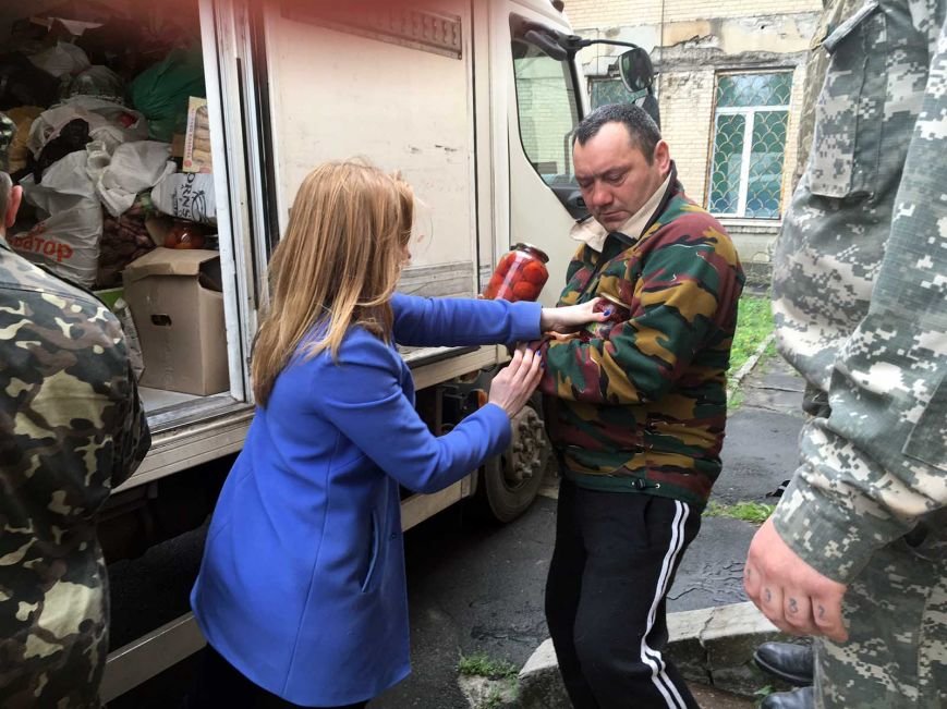 Волонтери із Рівного допомогли малозабезпеченим мешканцям Луганщини (фото) - фото 3